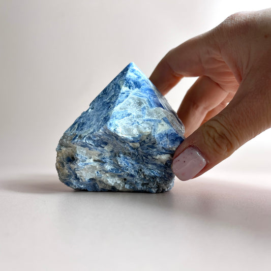 Kyanite Cut Base Point